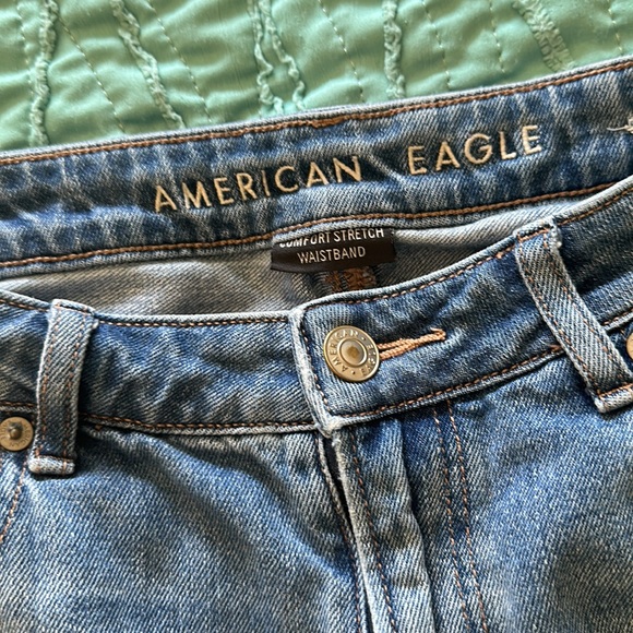 American Eagle size 8 regular mom, Jean comfort stretch waistband - Picture 3 of 6